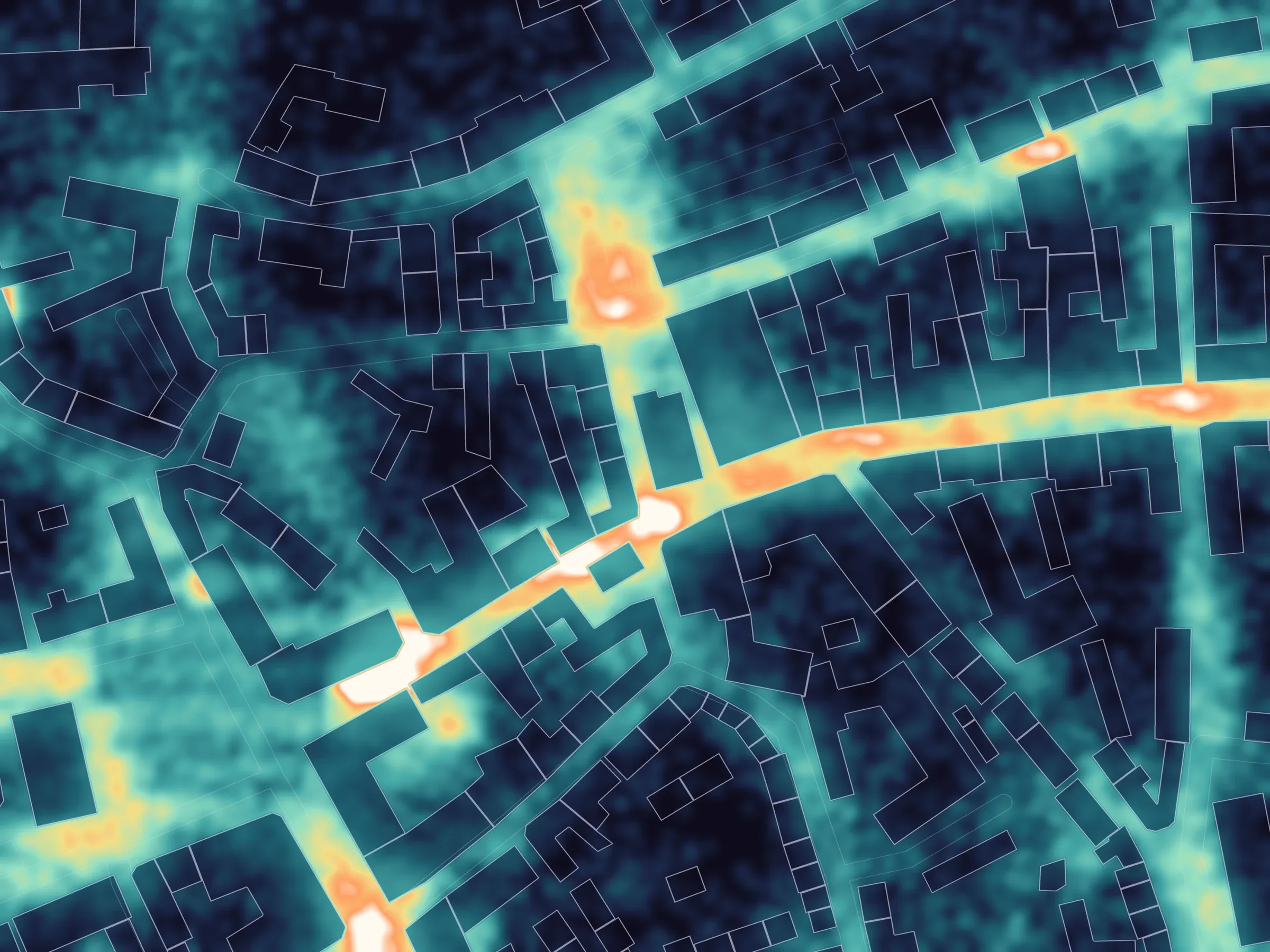 Värmekarta över rörelsen i Ystads stadskärna 2025. Ljusast längs Stora Östergatan och vid torgen.
